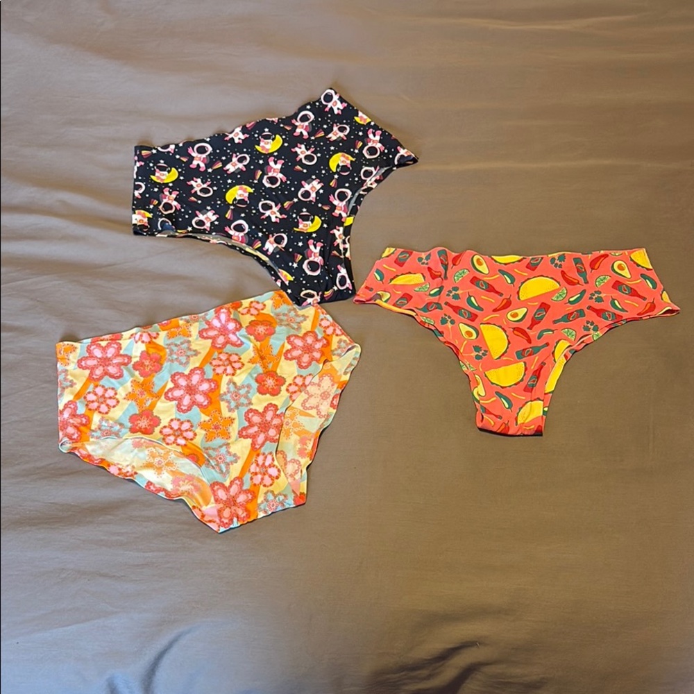 Cheek Boss colourful panties (set of three)